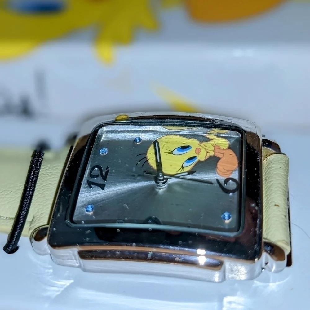 Yellow & Silver Tweety Bird Collectors Avon Watch 2007 NIB
